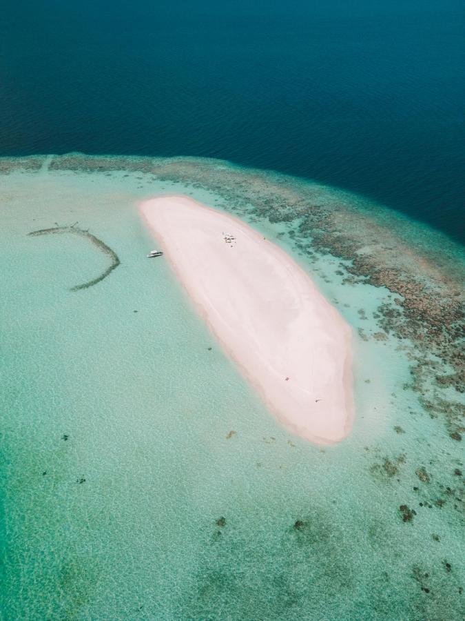 Sunrise By White Sand Dhigurah Dhigurah  Dış mekan fotoğraf
