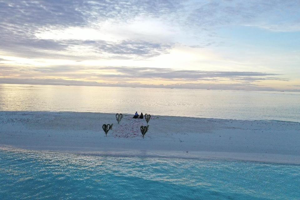 Sunrise By White Sand Dhigurah Dhigurah  Dış mekan fotoğraf